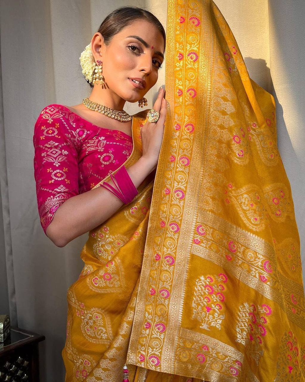 Easy-Drape Lichi Silk Saree with Banarasi Motifs