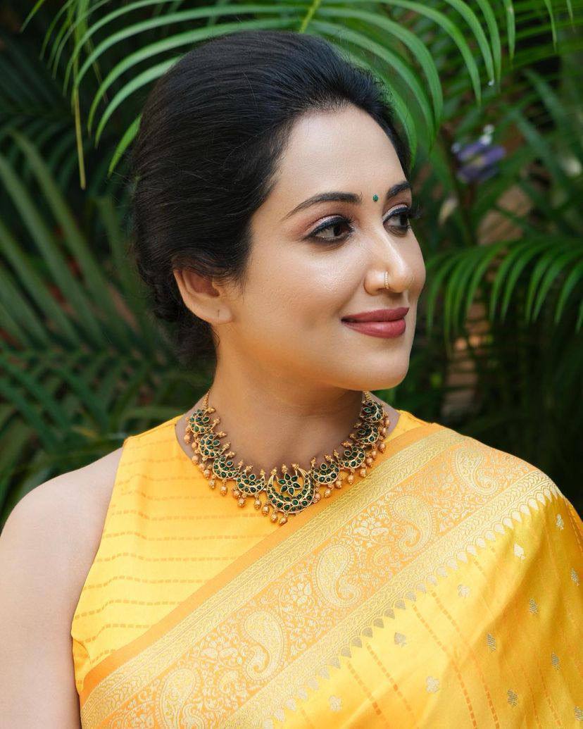 Heritage-Inspired Silk Drape for Grand Occasions