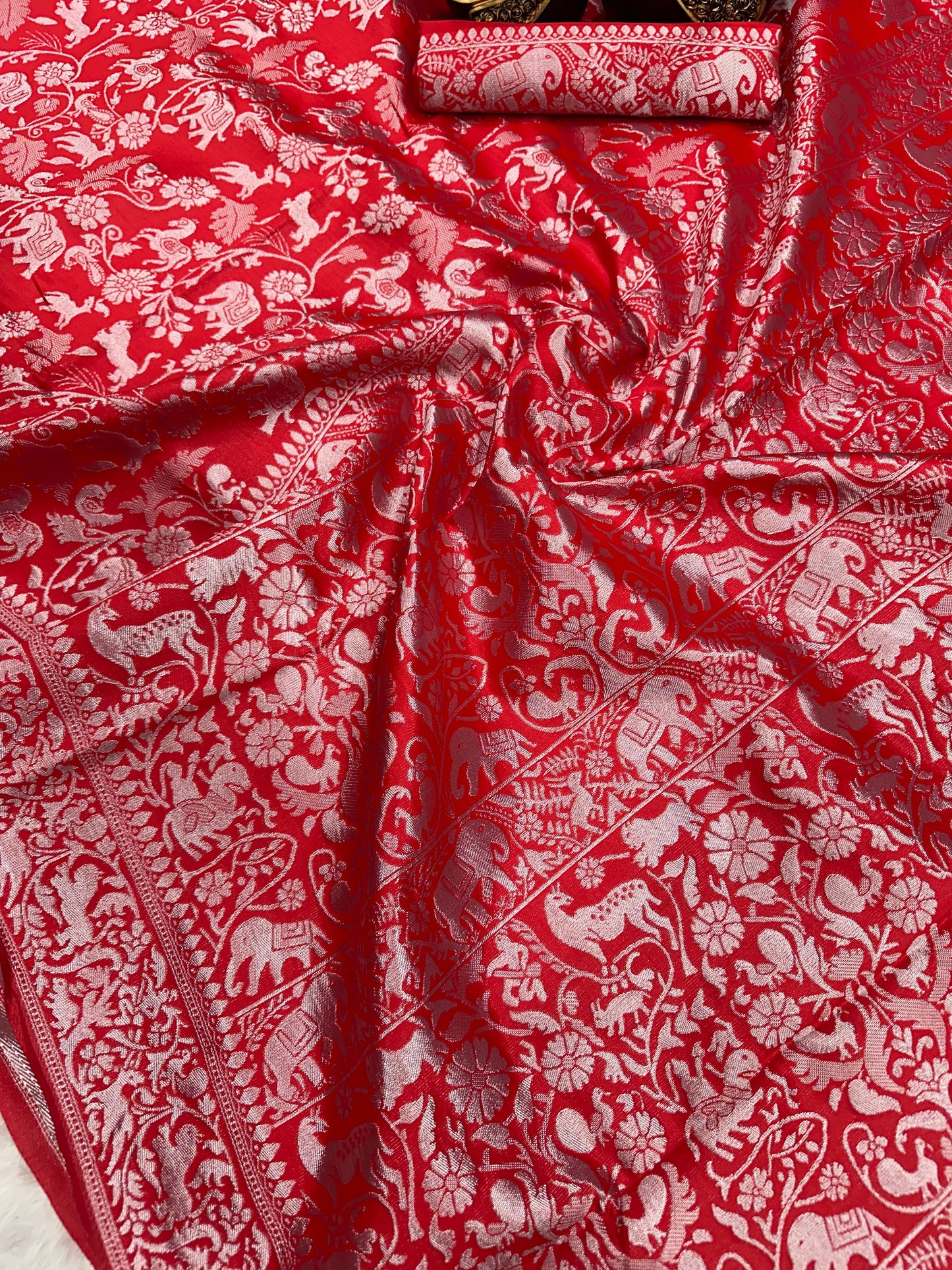 Enchanting Lightweight Banarasi Saree in Lichi Silk – Perfect for Weddings & Festive Occasions