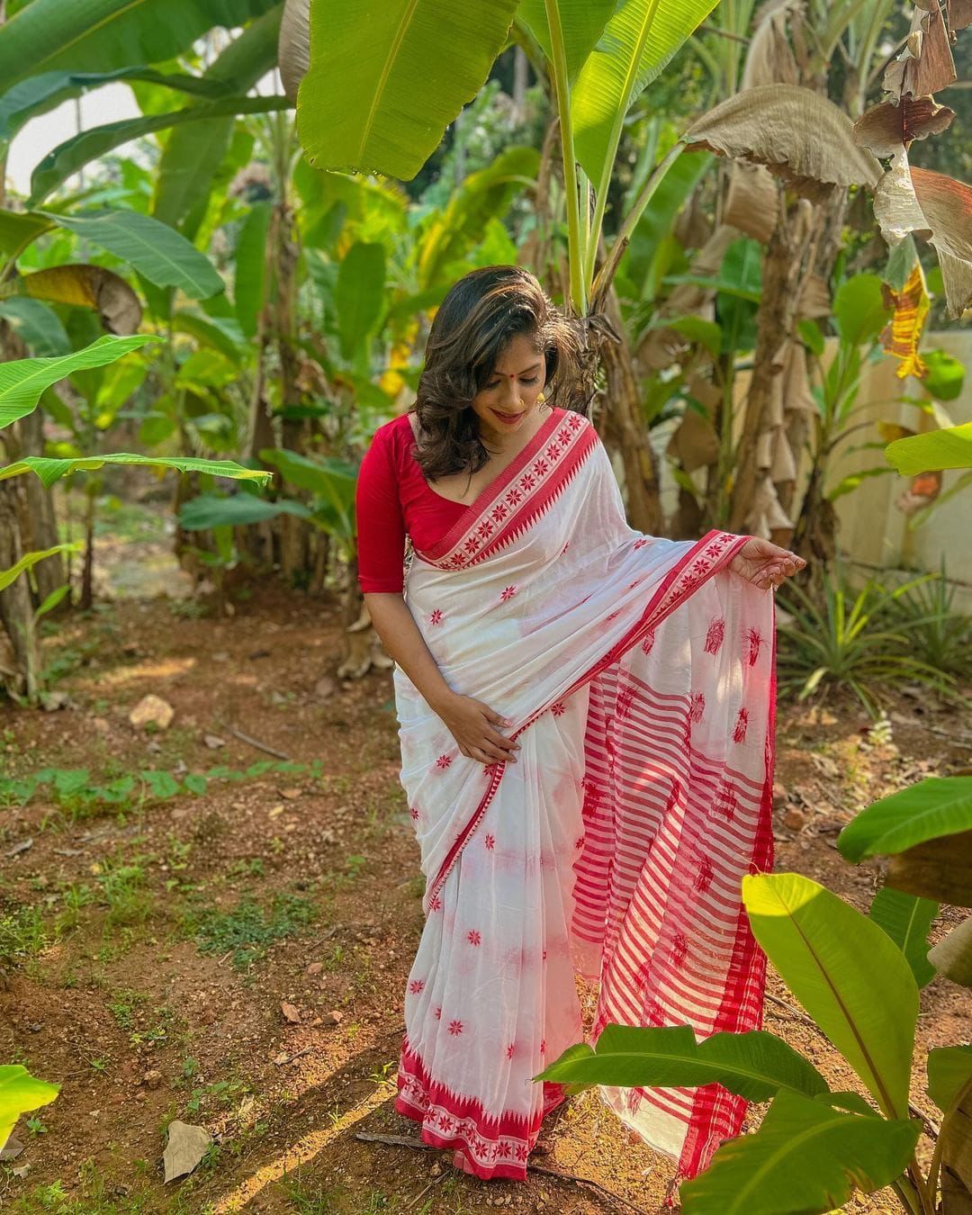 White Red Cotton Saree with Traditional Border