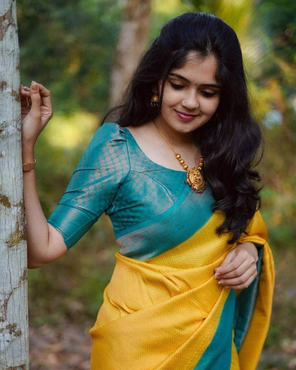 Elegant Banarasi Saree in Premium Lichi Silk – Comfortable & Graceful Wedding Wear